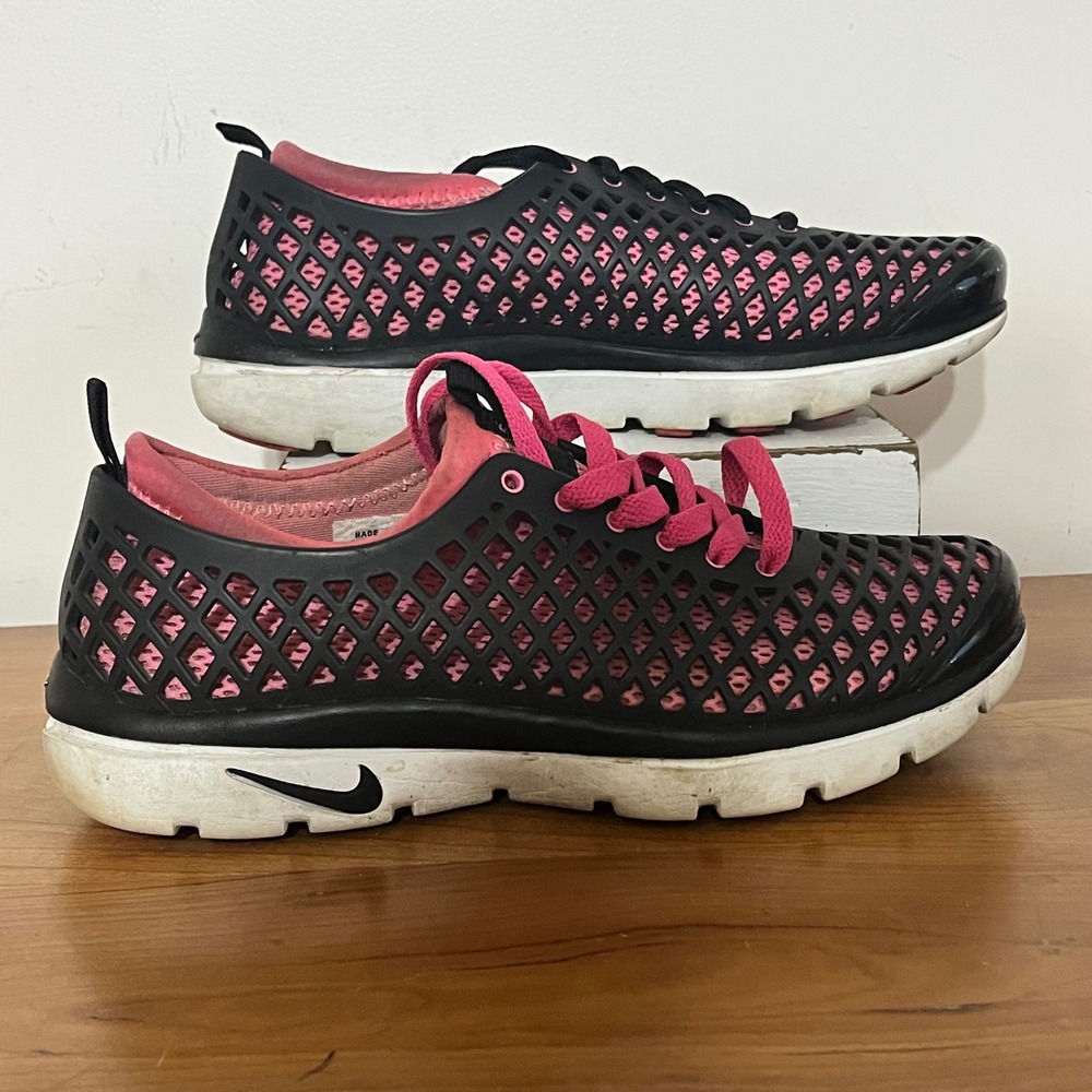 Nike Air Rejuven8 Womens 7.5 Black Pink Cage Mesh Sneakers‎ 318921-601